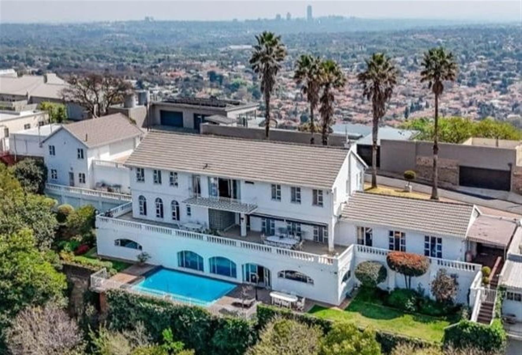 TO RENT-MANSION ON LINKSFIELD RIDGE- VIEWS- COTTAGE- SECURED PRIVATE ROAD
