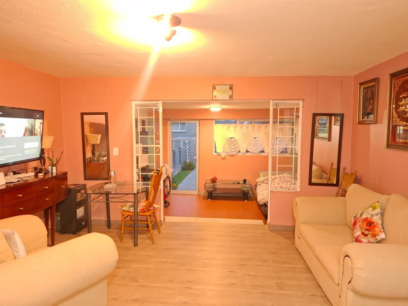 Apartment For Sale in Discovery, Roodepoort