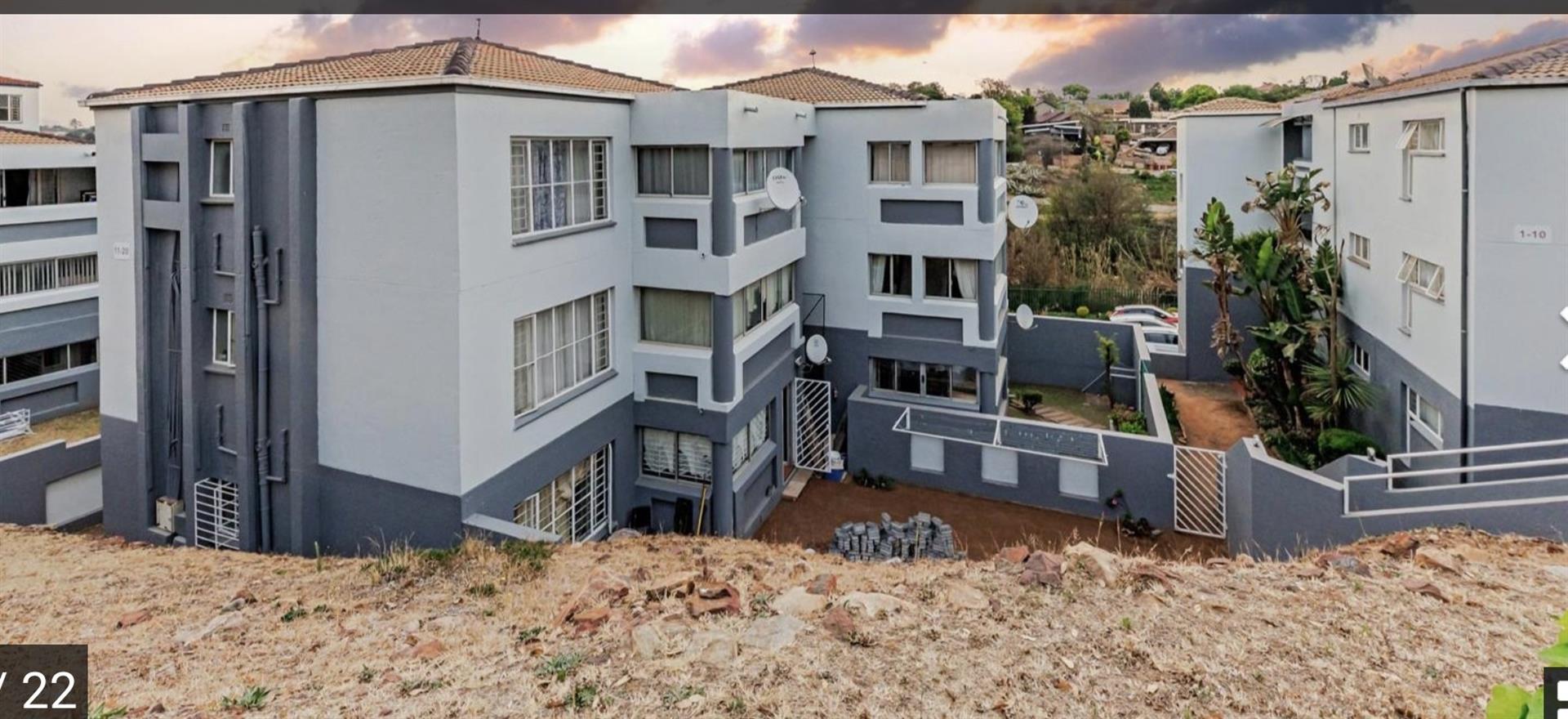 Apartment For Sale in Discovery, Roodepoort