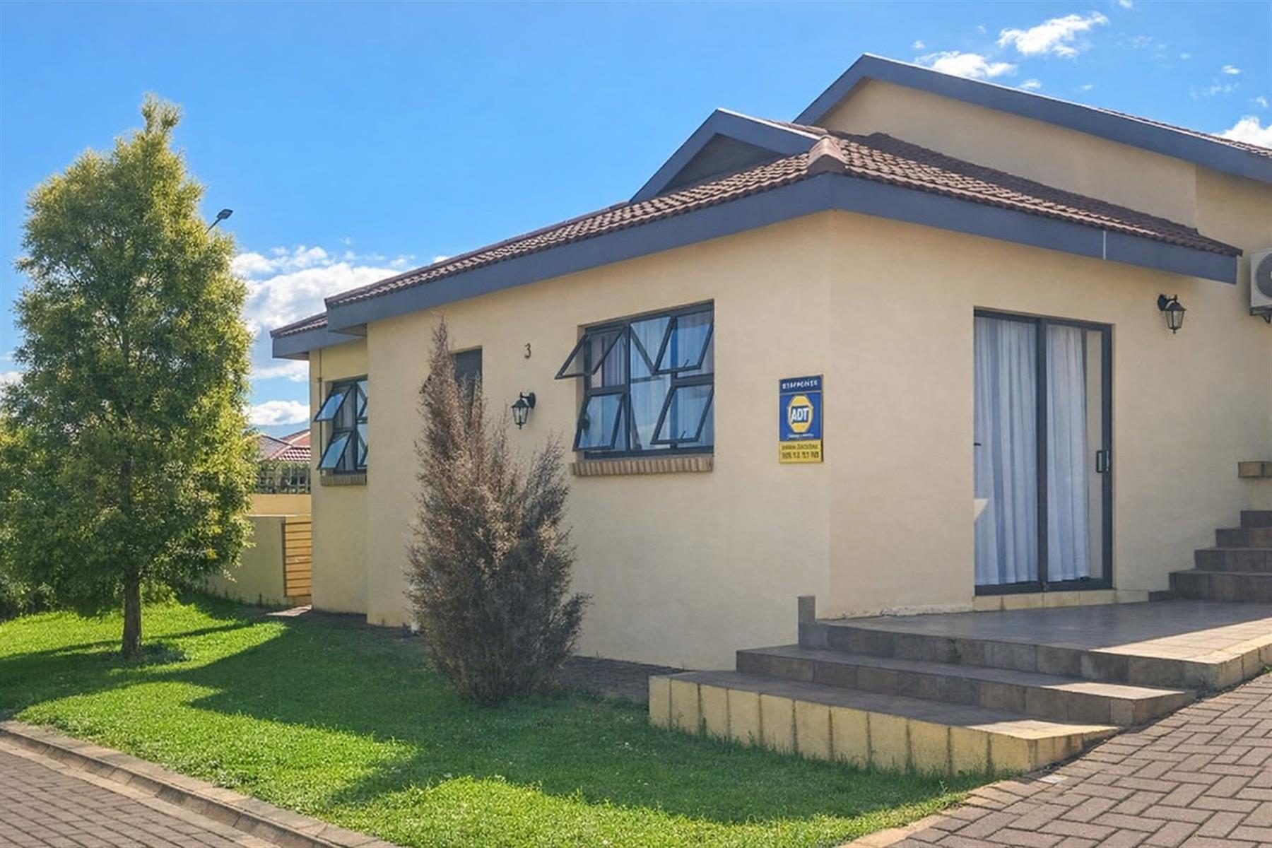 Townhouse For Sale in Aviary Hill, Newcastle, KwaZulu Natal
