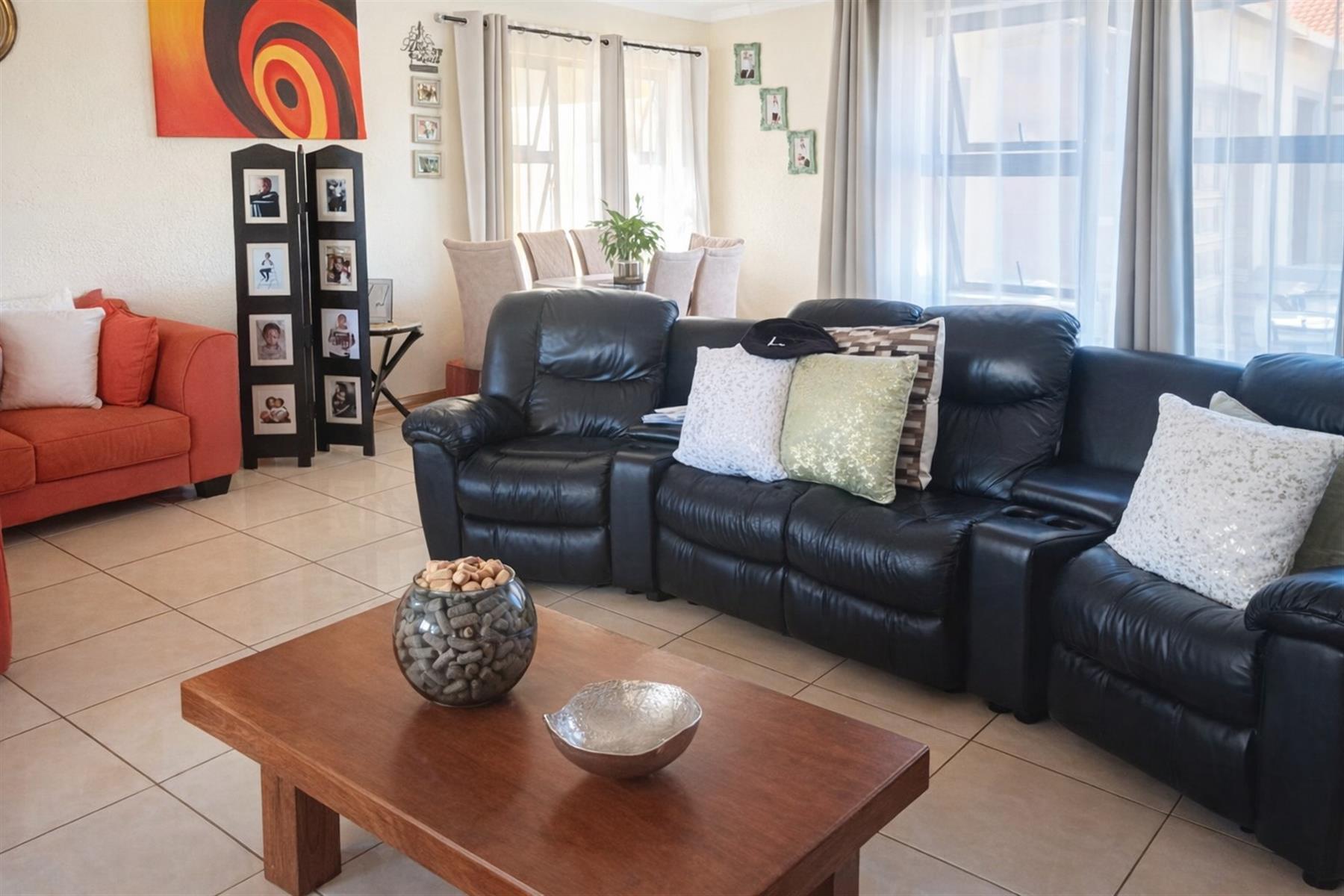 Townhouse For Sale in Aviary Hill, Newcastle, KwaZulu Natal