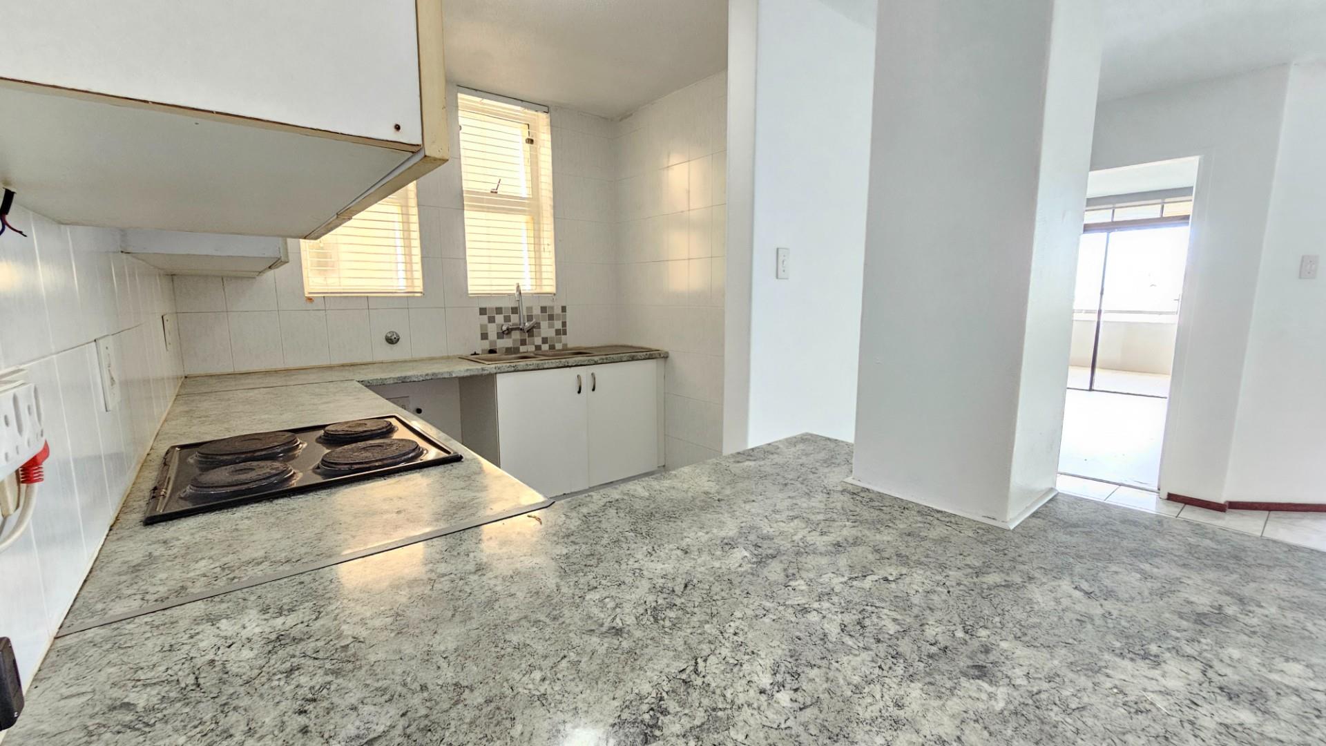 Stylish Three Bedroom Ground Floor Apartment in a Pet Friendly Complex with Sea Views