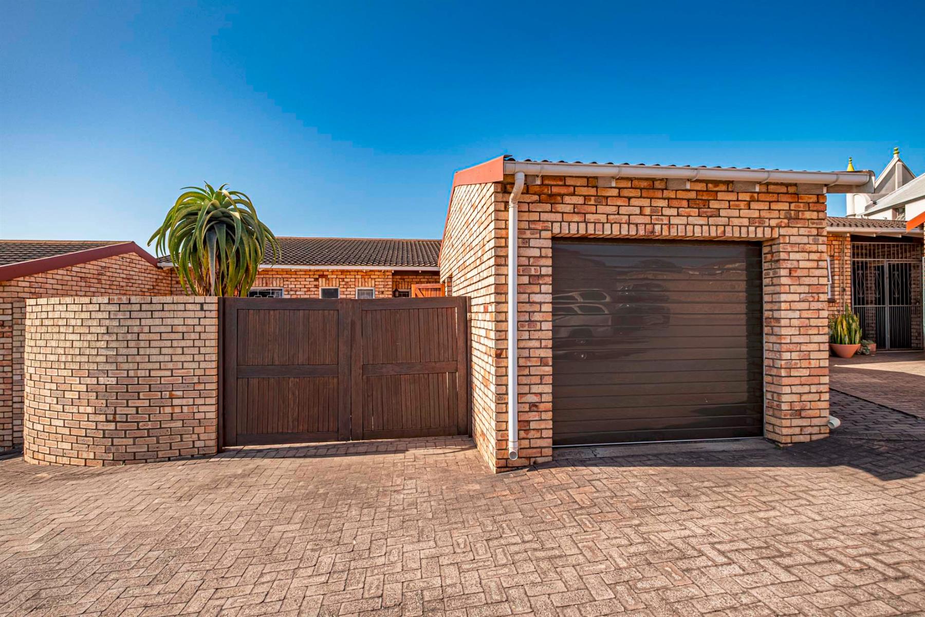 Move In Ready 3 Bed Townhouse in Popular ROSTREVOR