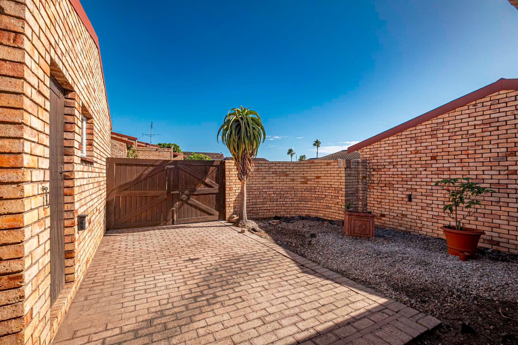 Move In Ready 3 Bed Townhouse in Popular ROSTREVOR
