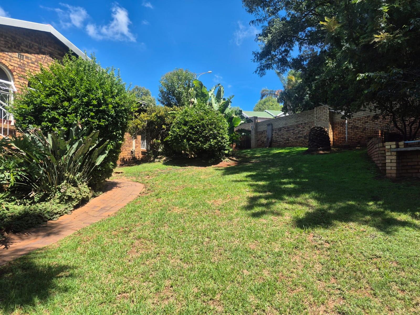 SPACIOUS FAMILY HOME with A FLATLET IN KENMARE