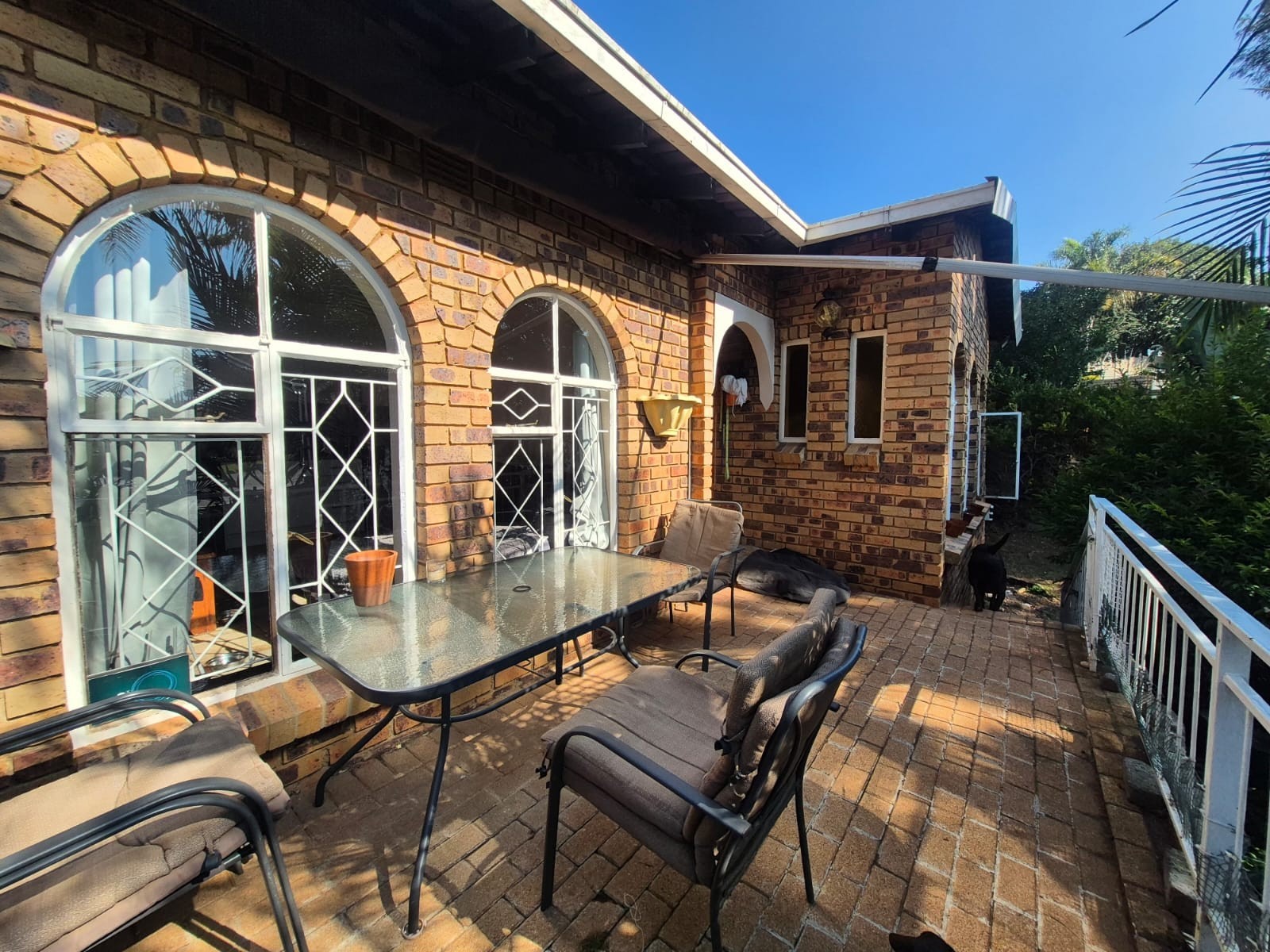 SPACIOUS FAMILY HOME with A FLATLET IN KENMARE