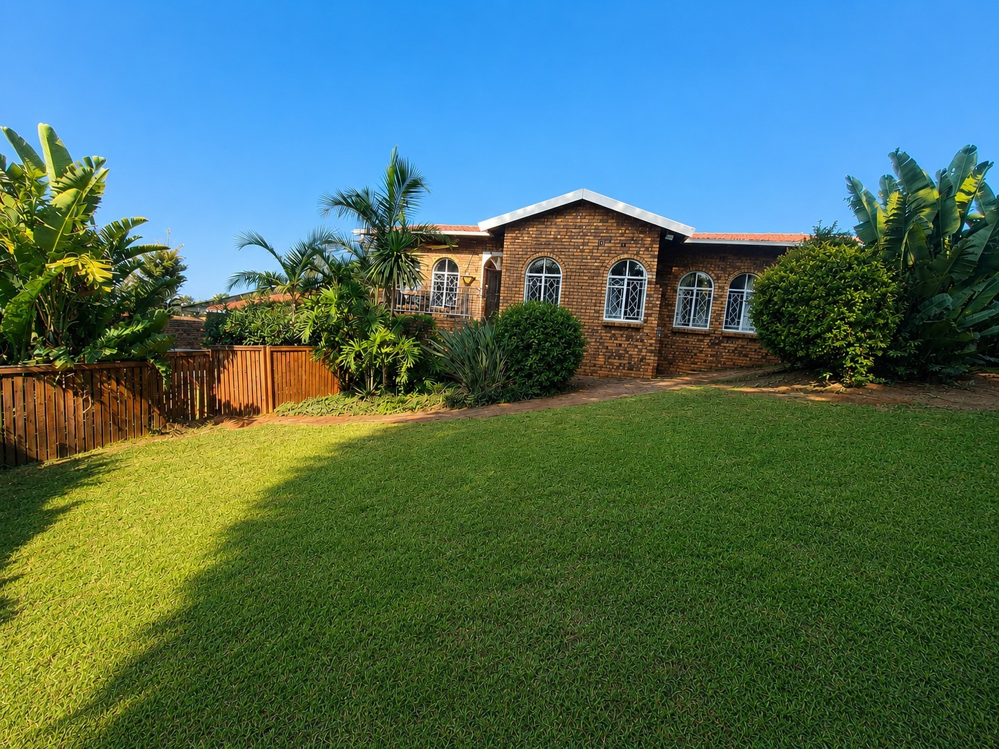 SPACIOUS FAMILY HOME with A FLATLET IN KENMARE