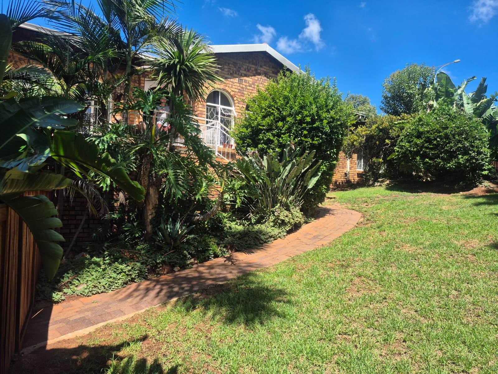 SPACIOUS FAMILY HOME with A FLATLET IN KENMARE