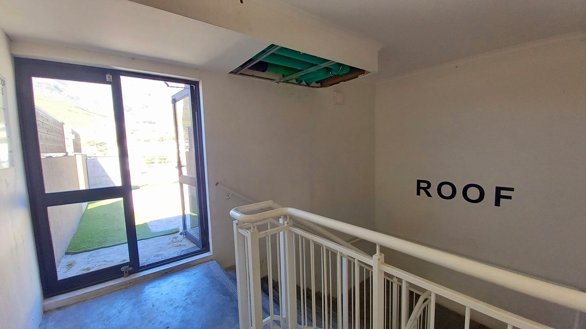 Apartment For Sale in Zonnebloem, Cape Town(Price Reduced)