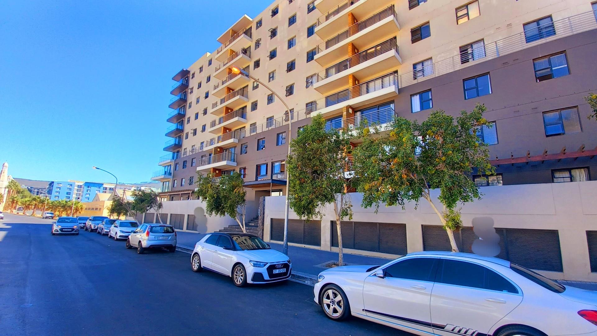 Apartment For Sale in Zonnebloem, Cape Town(Price Reduced)