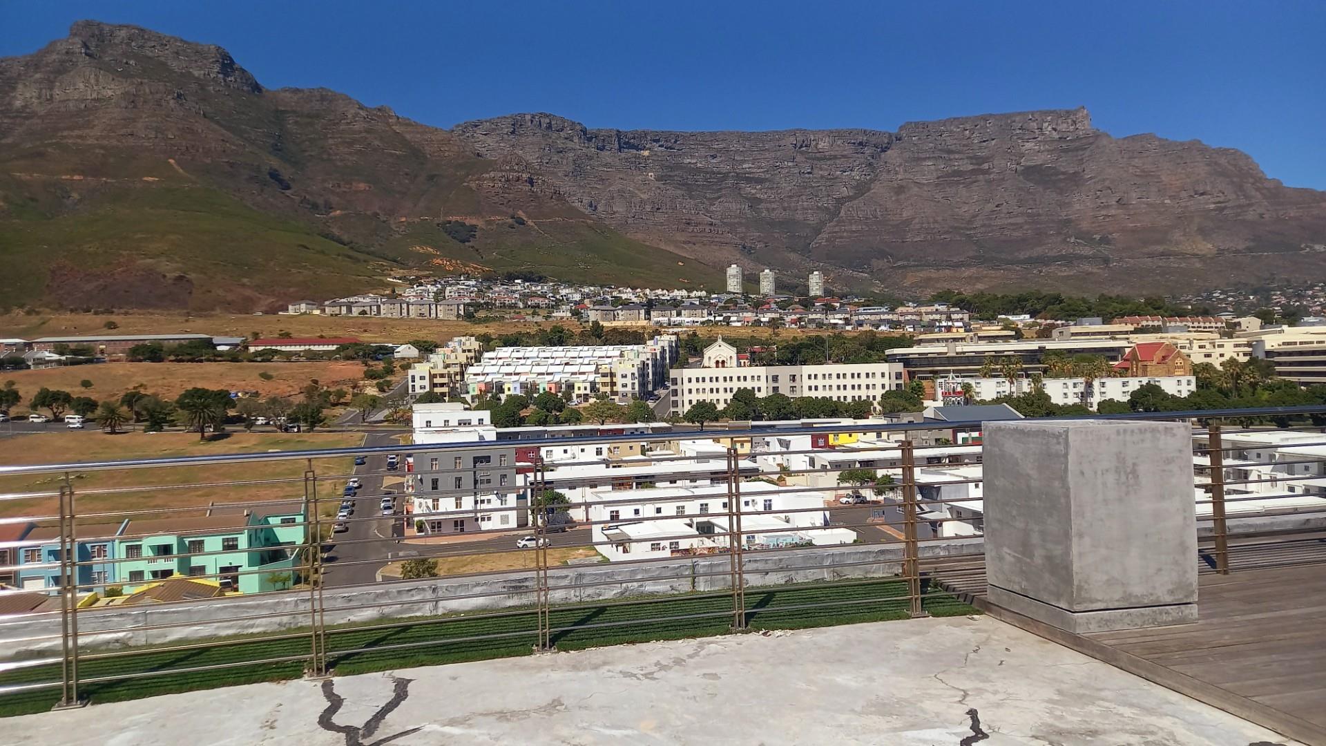 Apartment For Sale in Zonnebloem, Cape Town(Price Reduced)