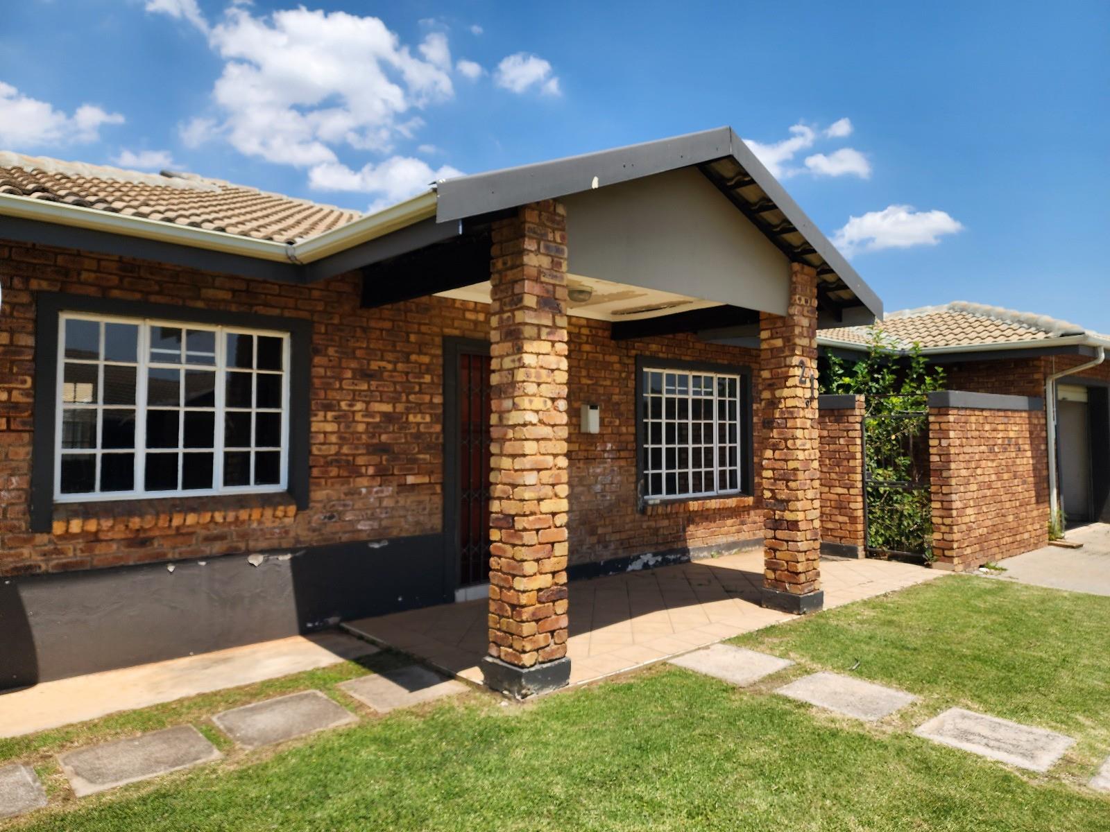 2 Bedroom Townhouse in Clover View, Benoni