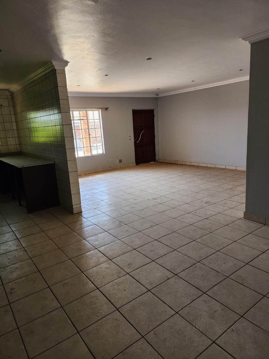 2 Bedroom Townhouse in Clover View, Benoni