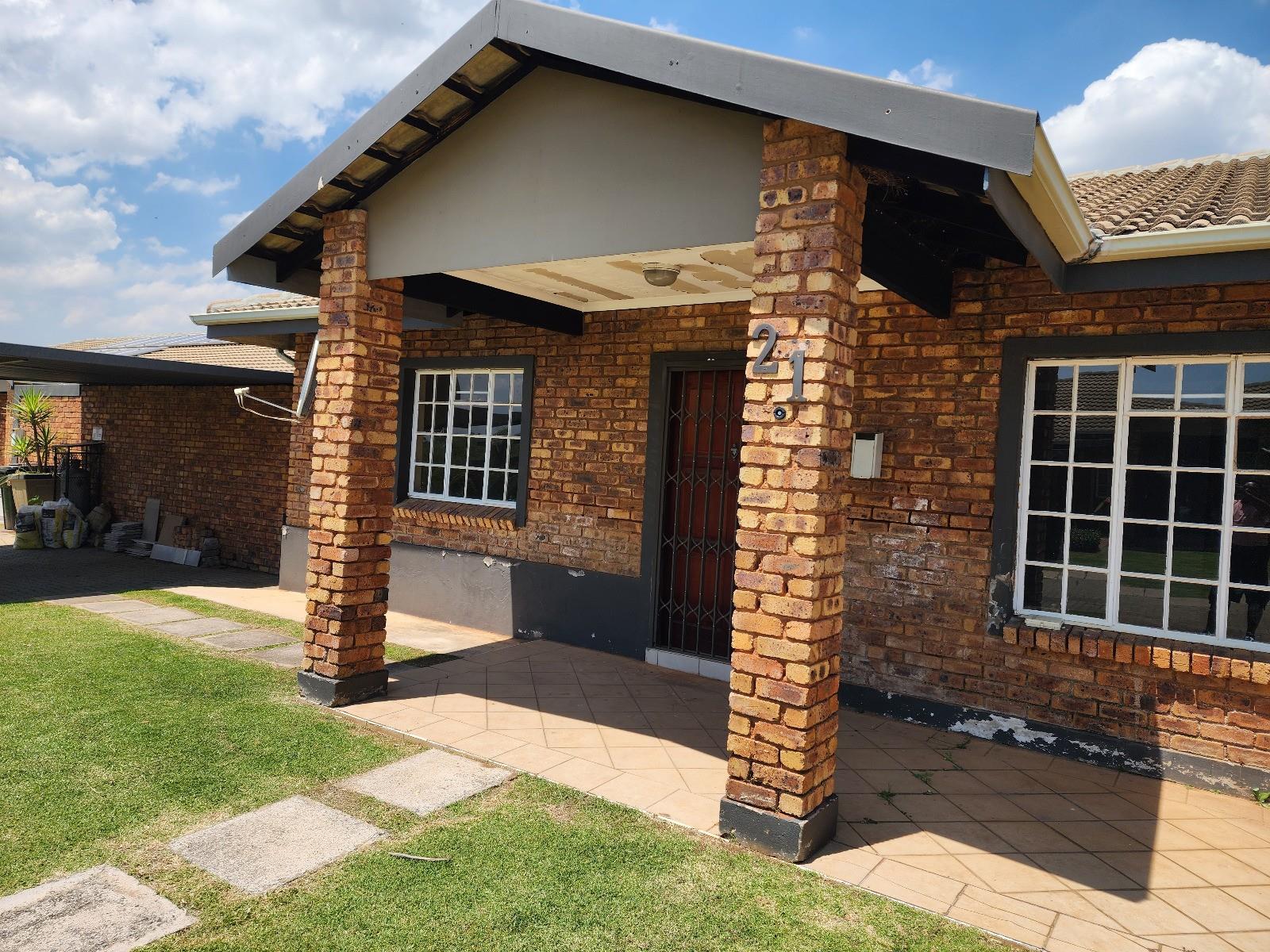 2 Bedroom Townhouse in Clover View, Benoni