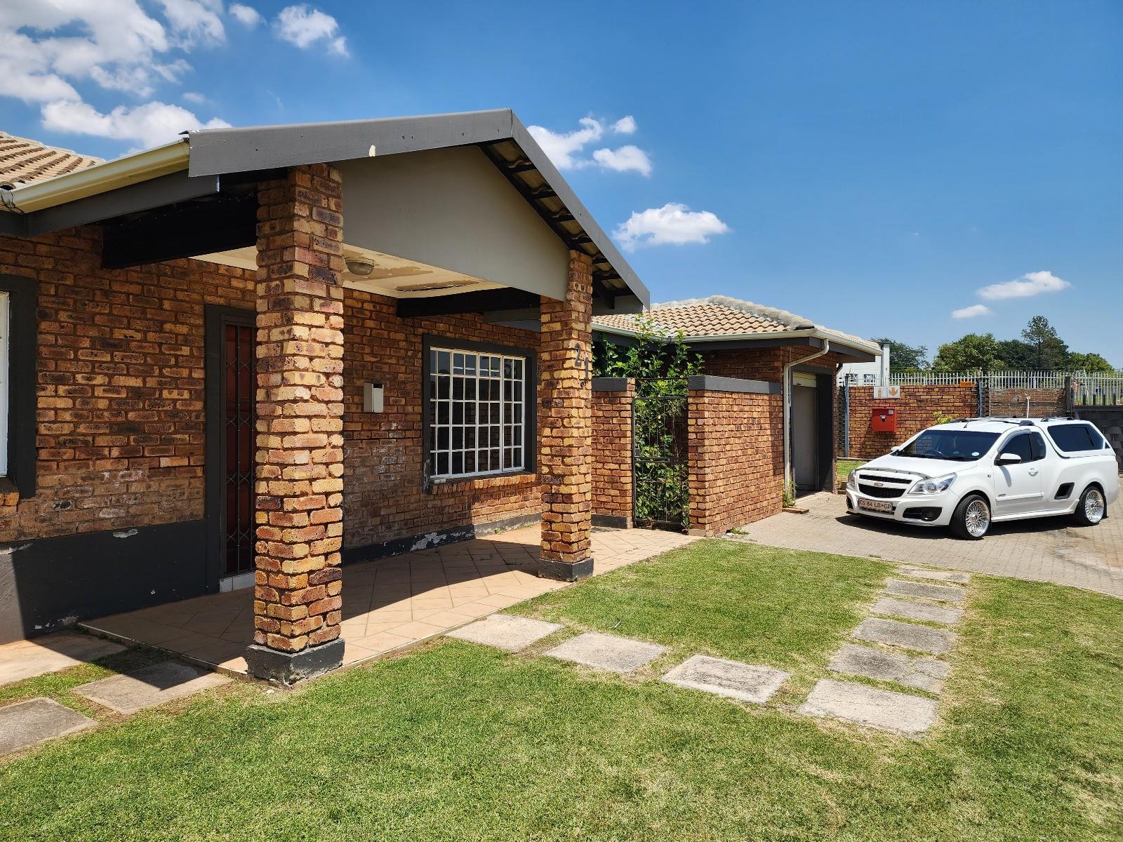 2 Bedroom Townhouse in Clover View, Benoni