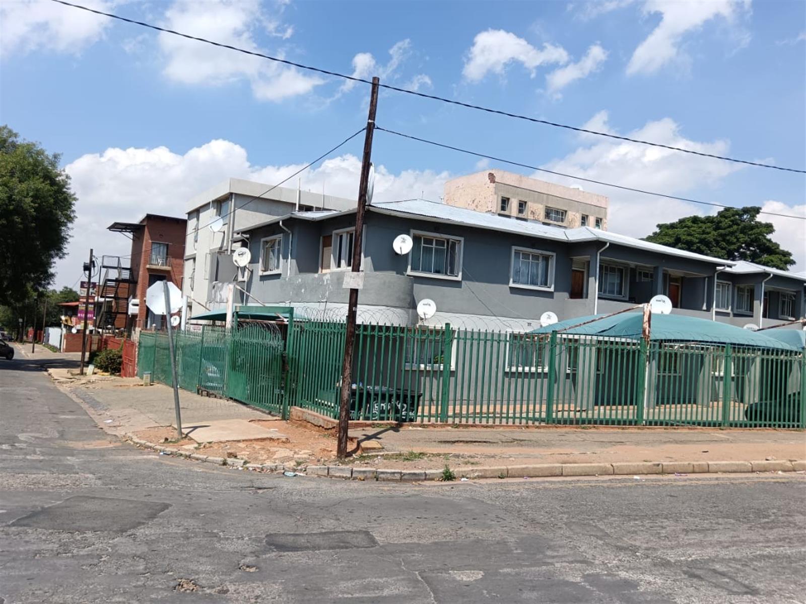 Apartment For Sale in Florida, Roodepoort