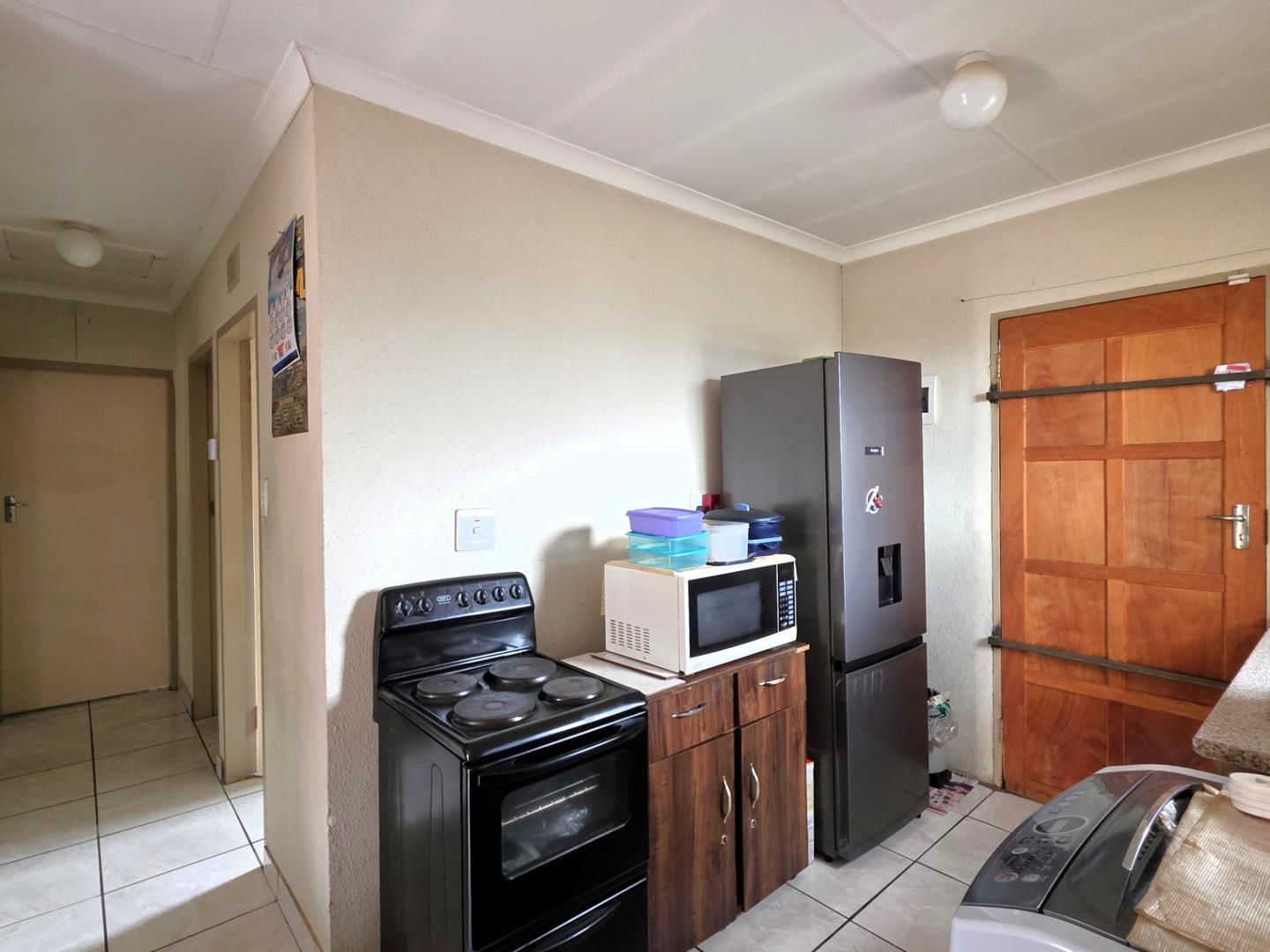 Affordable 3 Bedroom Home in Glenway Estate - Perfect for Families