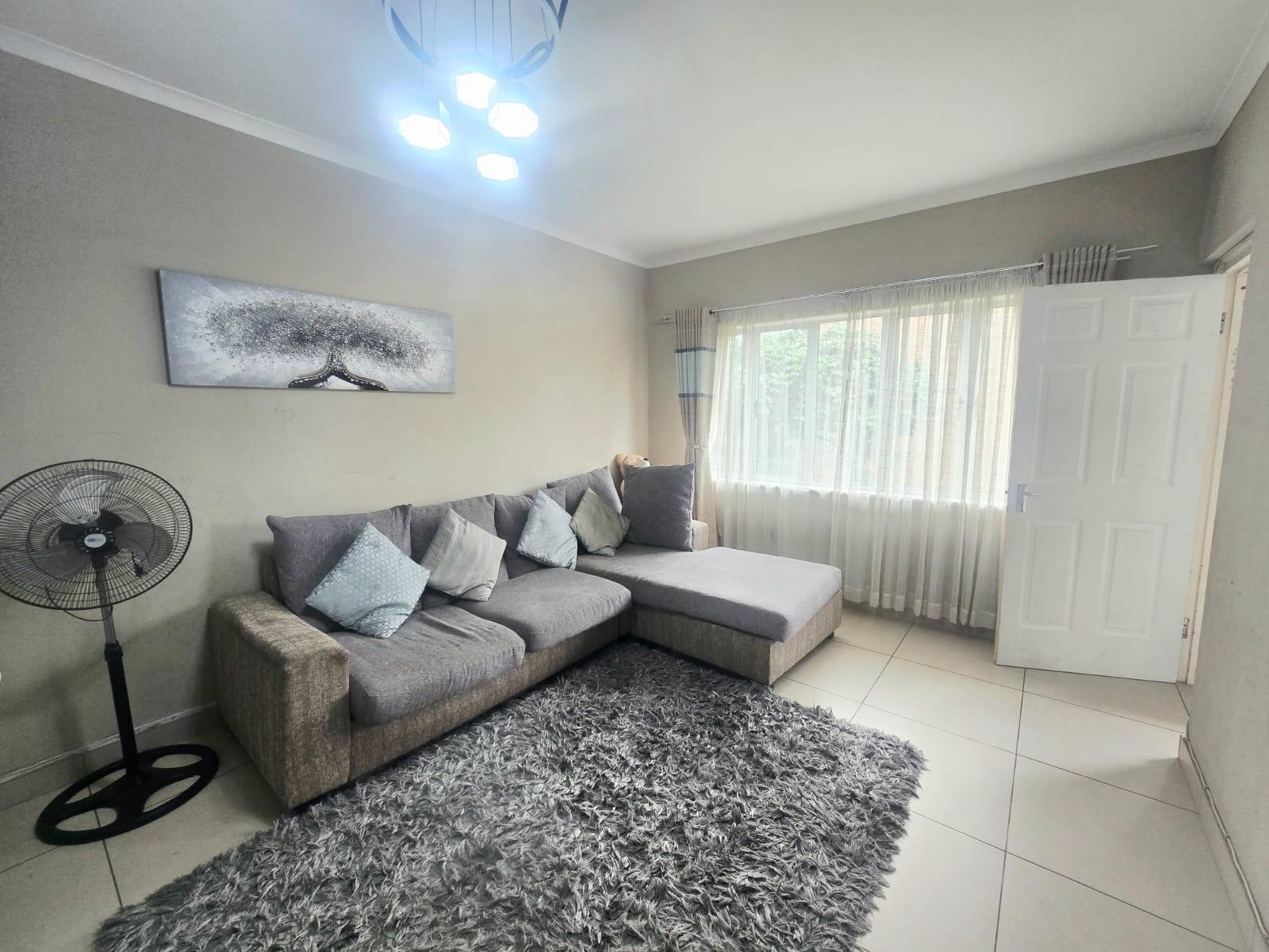 Apartment for sale in Essenwood, Durban, KwaZulu Natal, 63 m²
