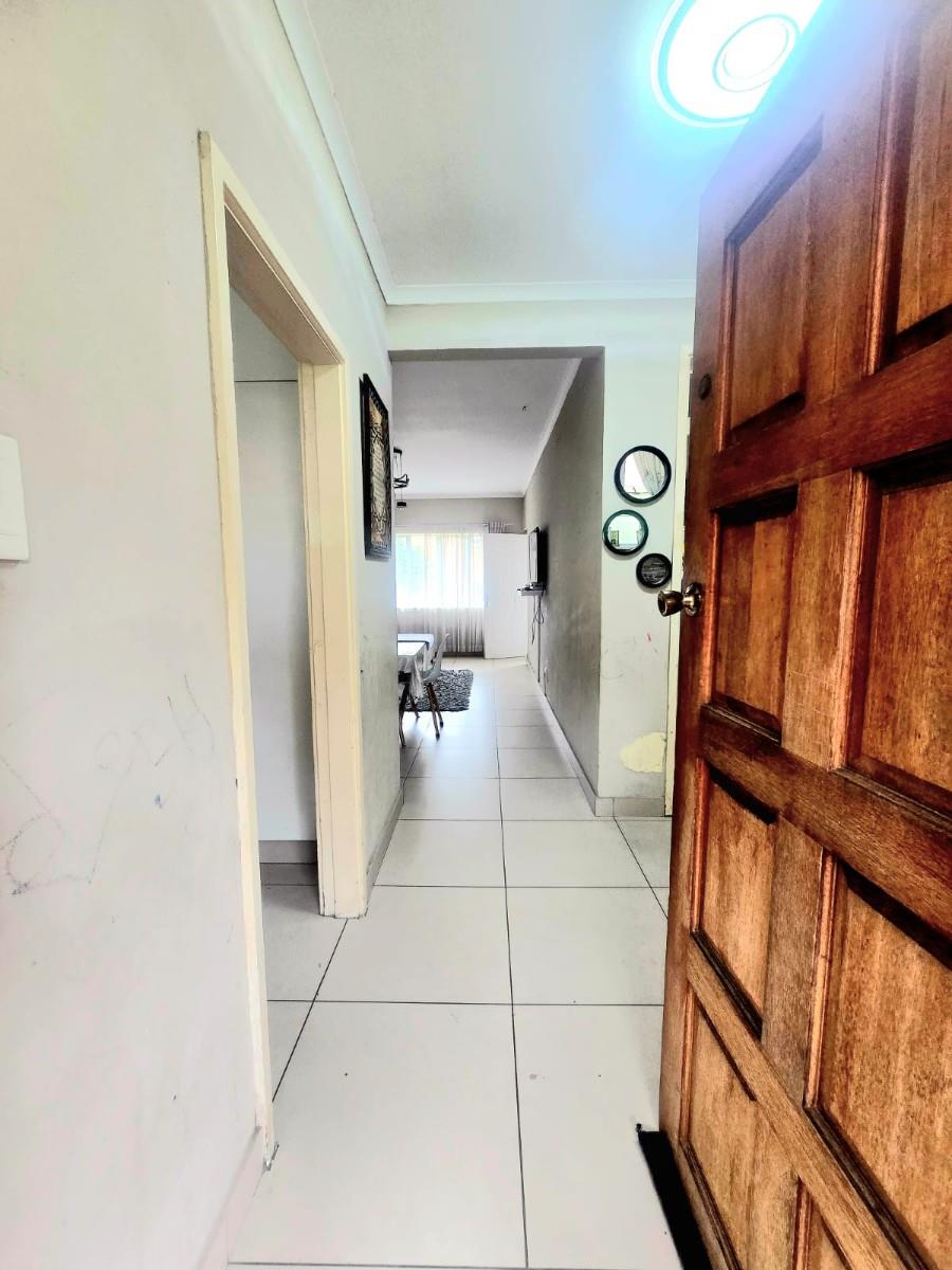 Apartment For Sale in Essenwood, Durban, KwaZulu Natal
