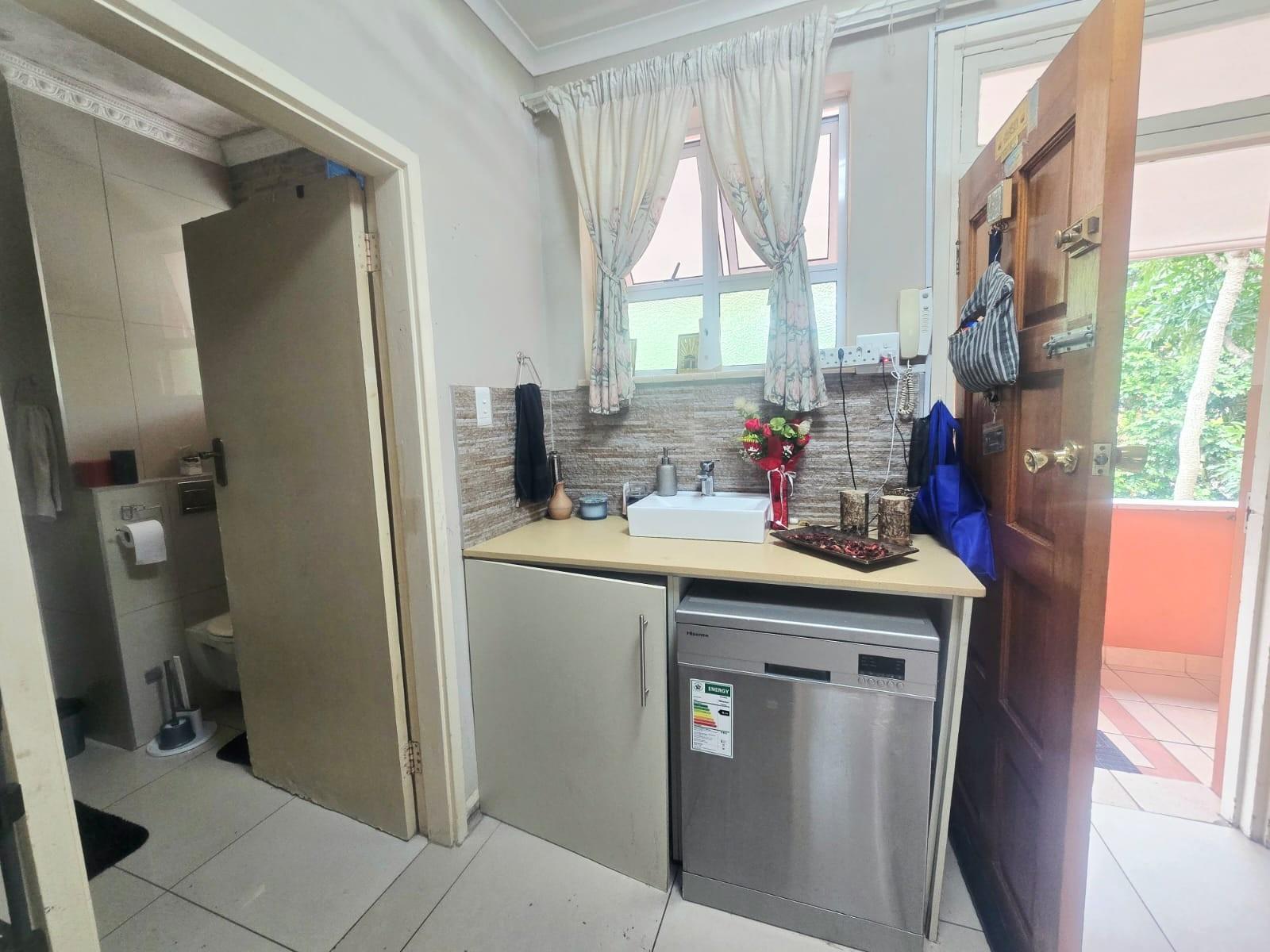 Apartment For Sale in Essenwood, Durban, KwaZulu Natal