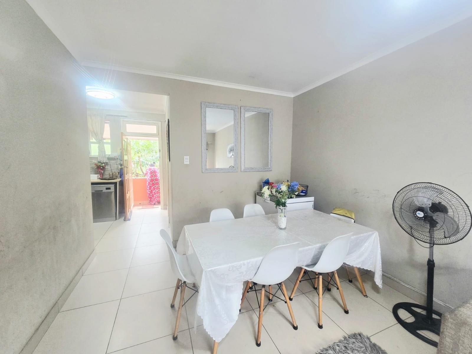 Apartment For Sale in Essenwood, Durban, KwaZulu Natal