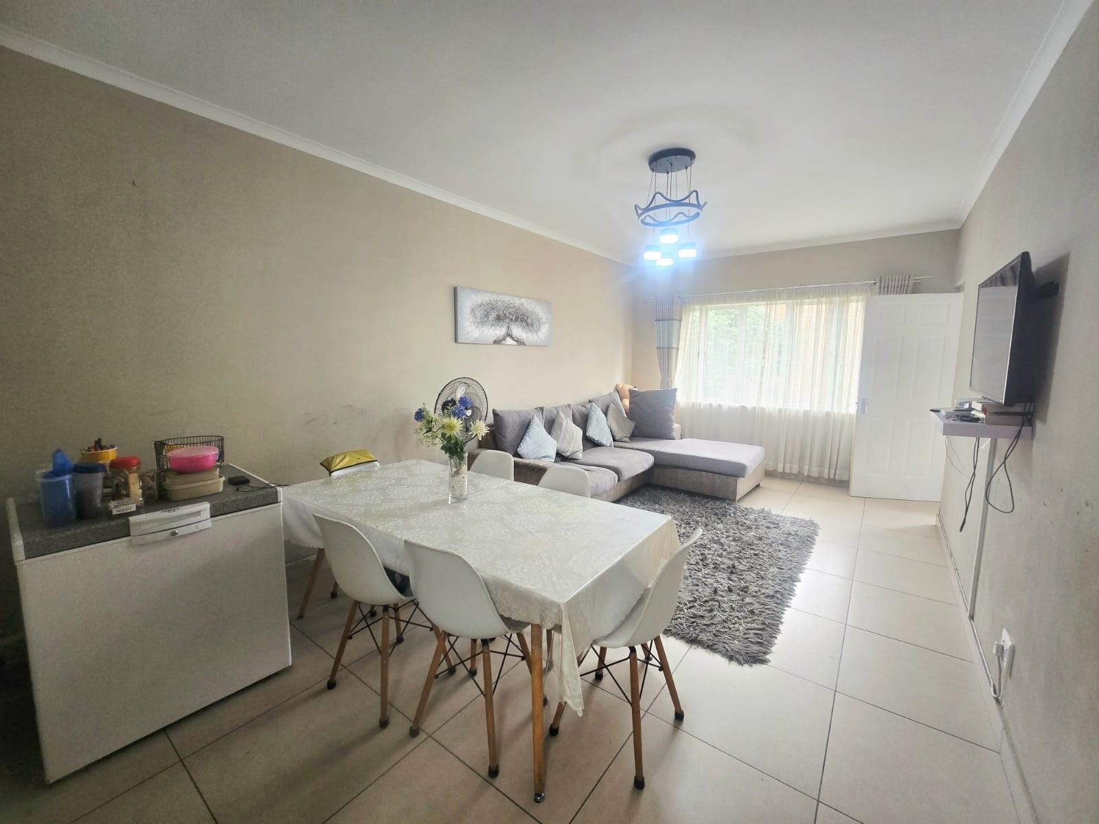Apartment For Sale in Essenwood, Durban, KwaZulu Natal
