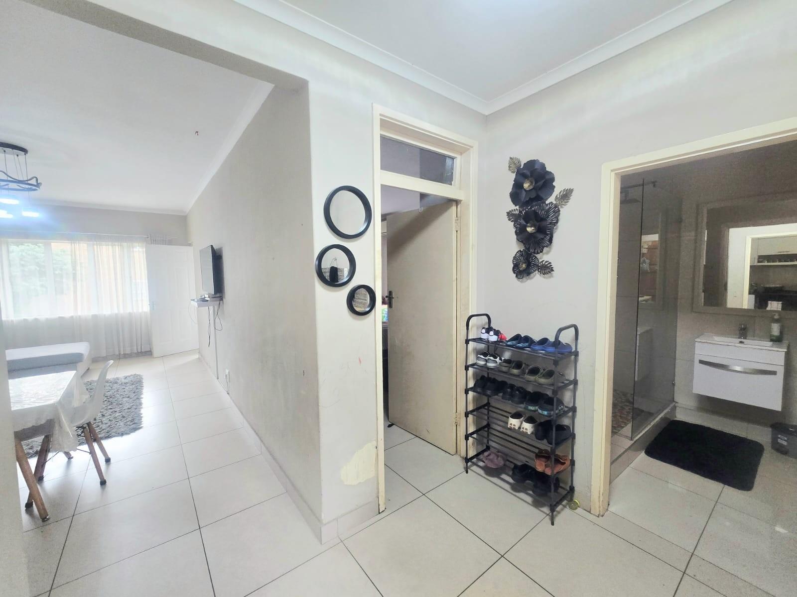 Apartment For Sale in Essenwood, Durban, KwaZulu Natal
