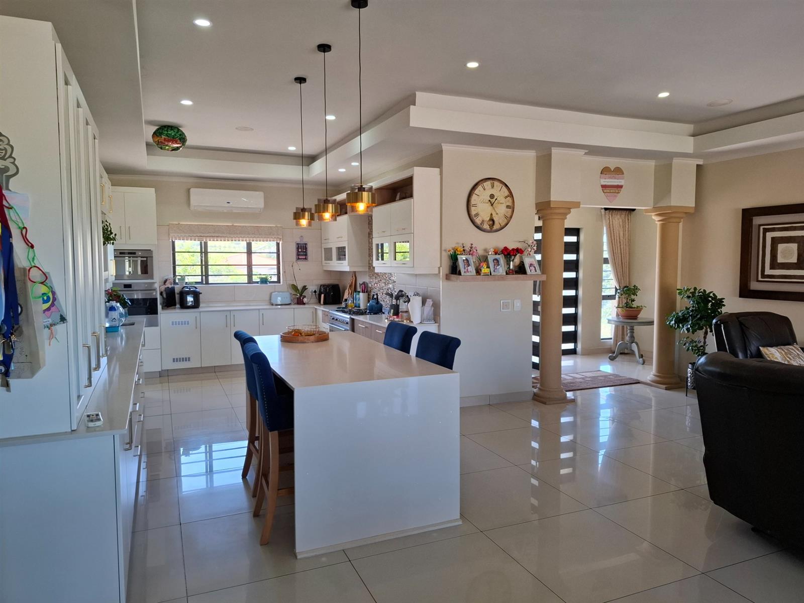 Elegant house in Estate for sale