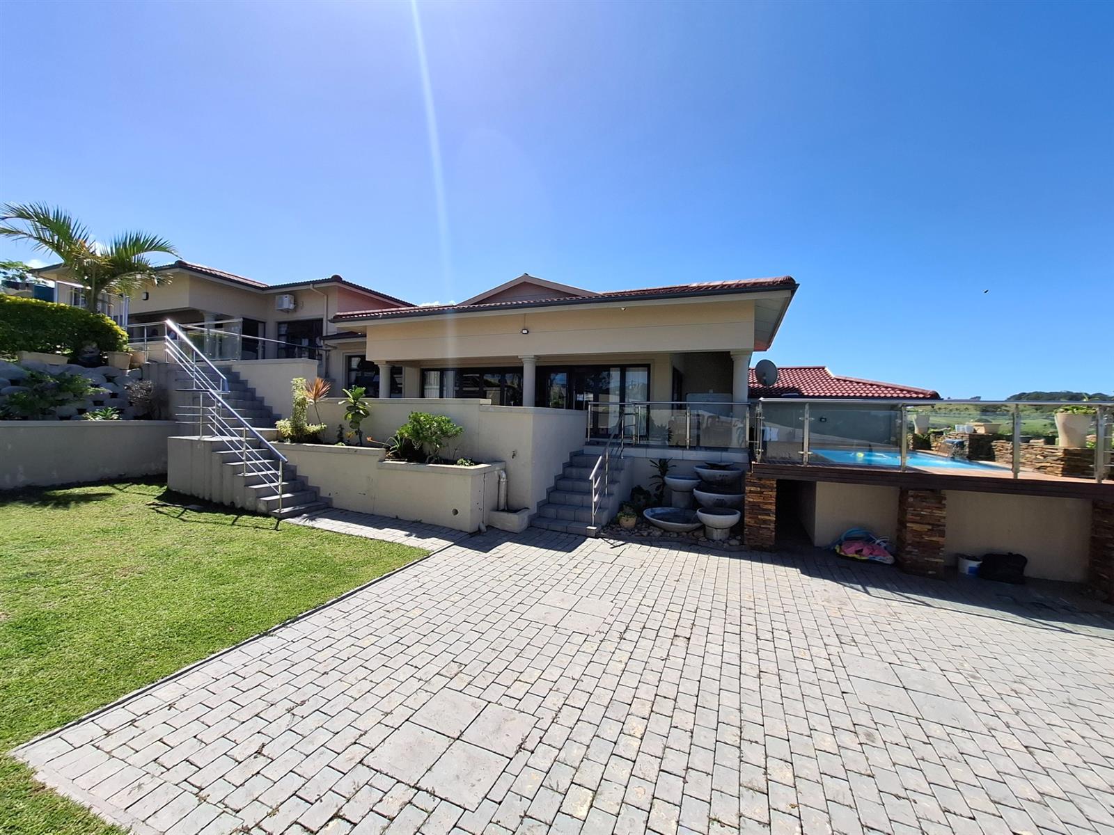 Elegant house in Estate for sale