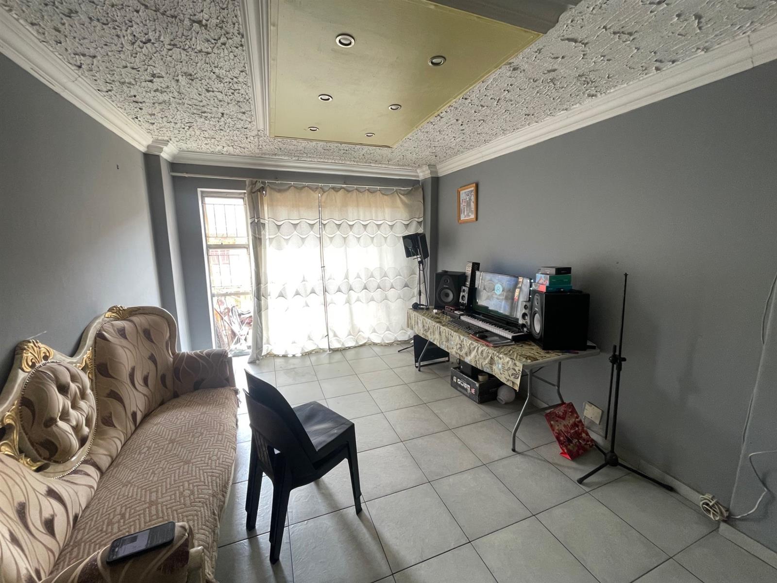 2 Bed Apartment For Sale in Silverton