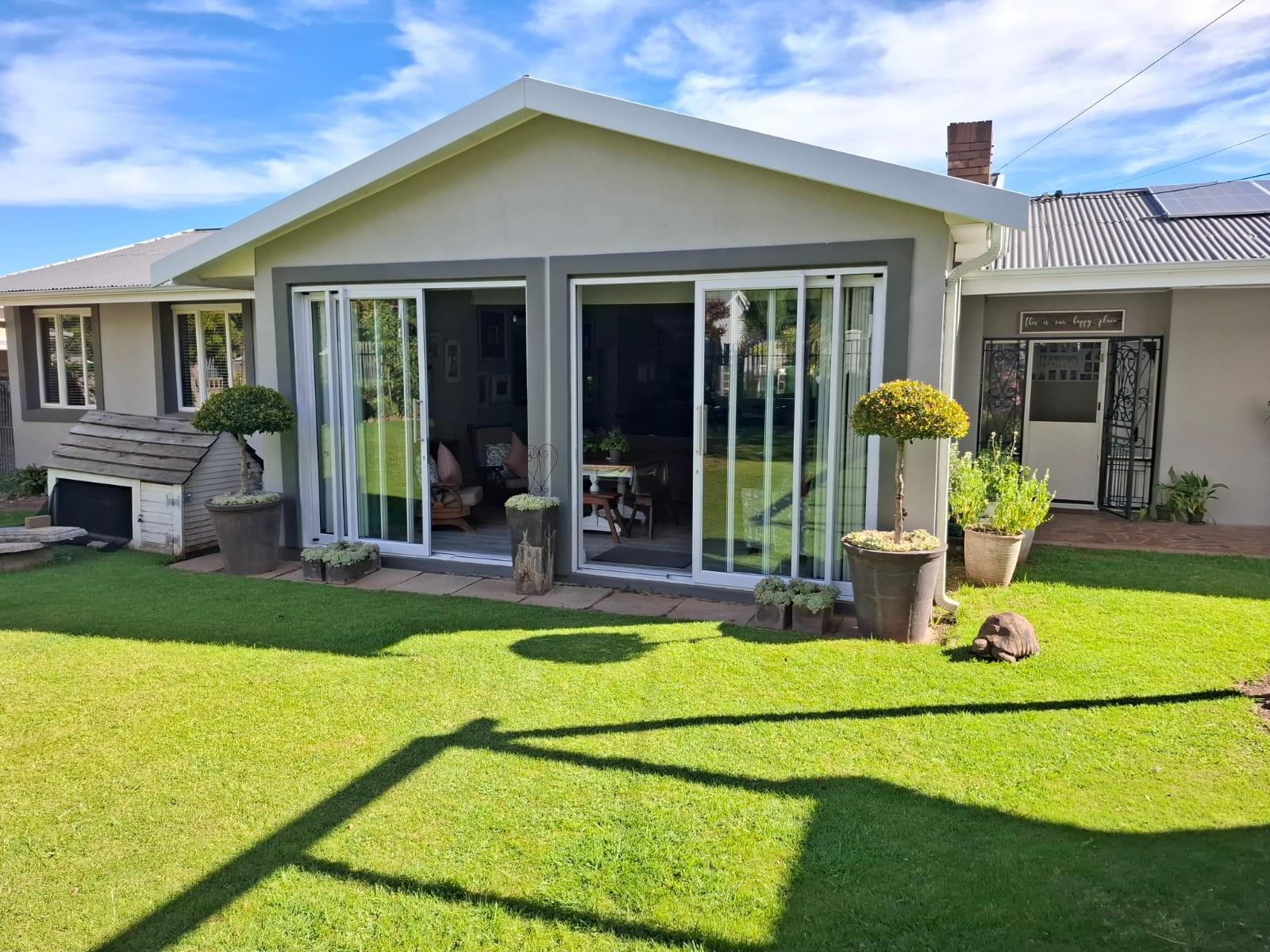 Modern 5 Bedroom Family Home with Flatlet, Solar and Entertainment Features in Bergsig, Komani
