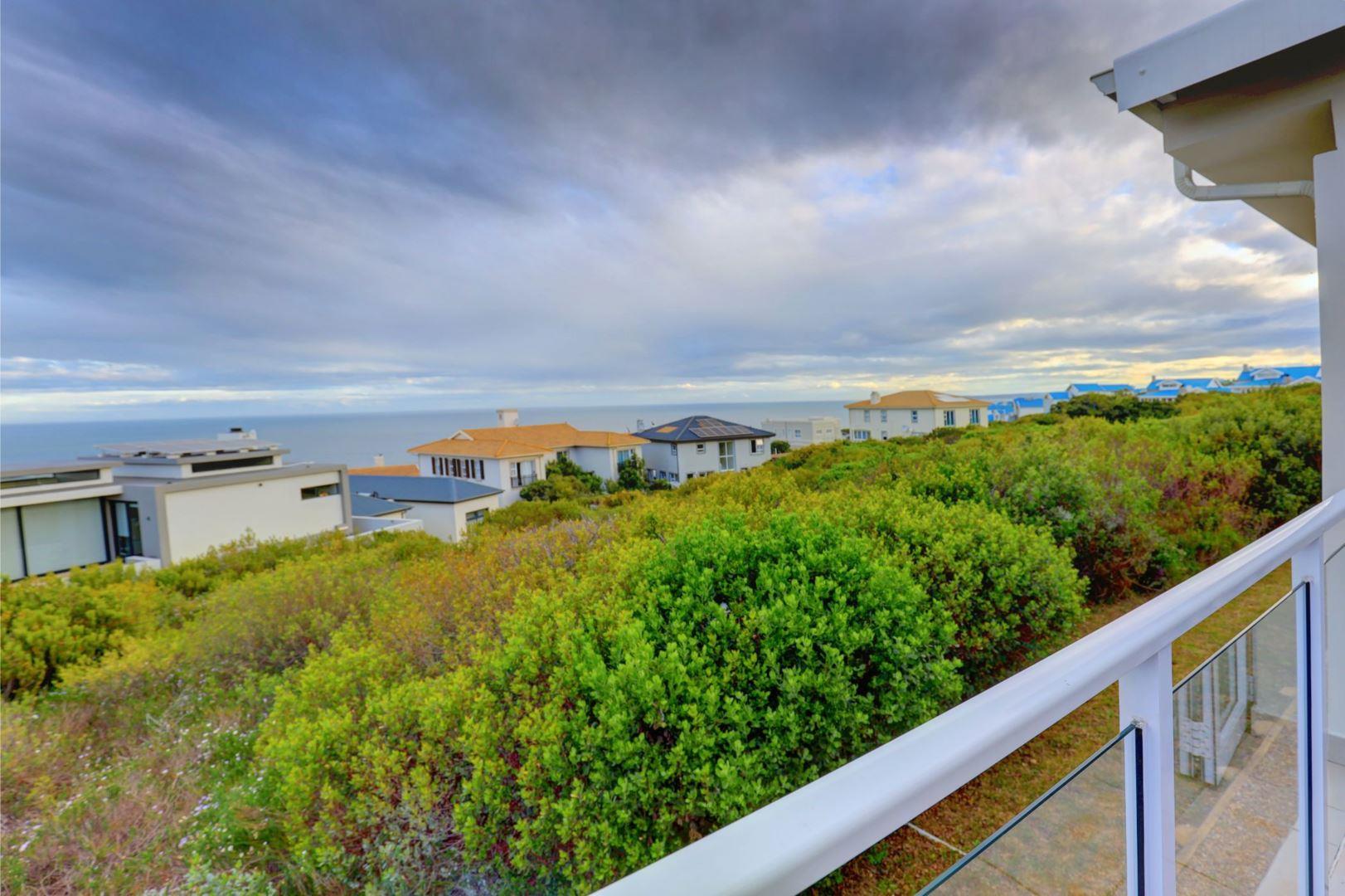 Luxury Furnished Lodge - Excellent Investment!