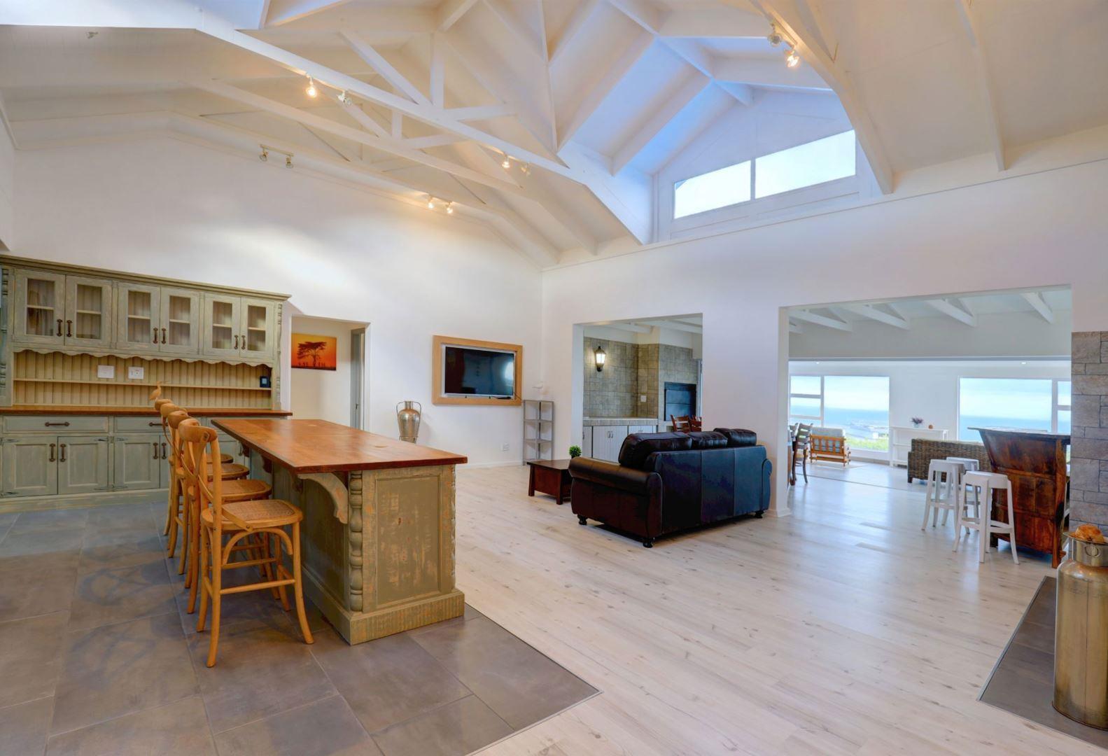 Luxury Furnished Lodge - Excellent Investment!