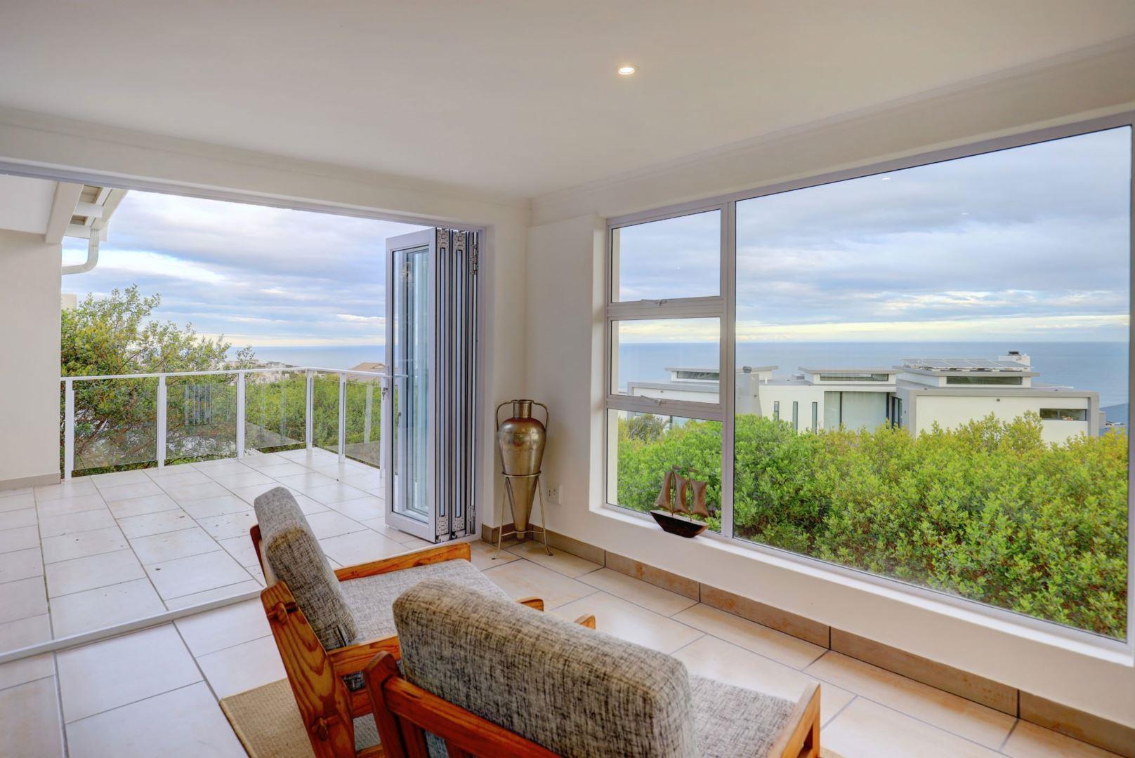 Luxury Furnished Lodge - Excellent Investment!