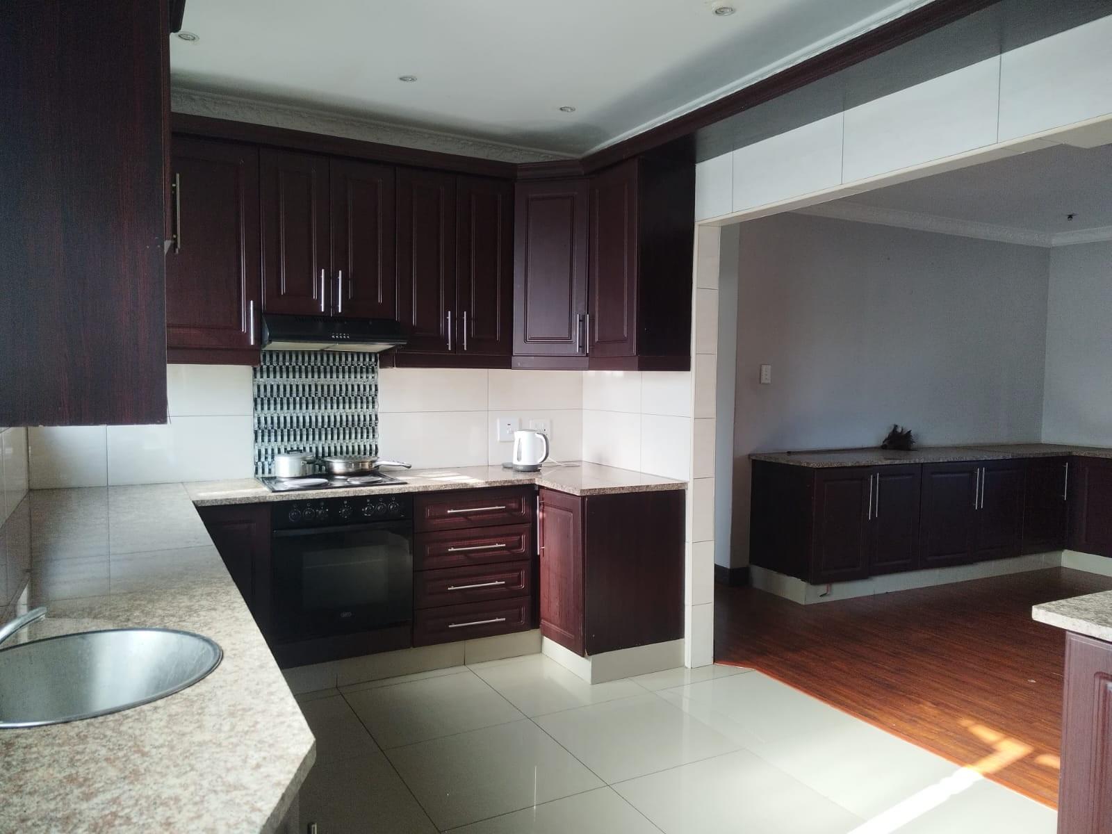 Apartment To Rent in Essenwood, Durban, KwaZulu Natal