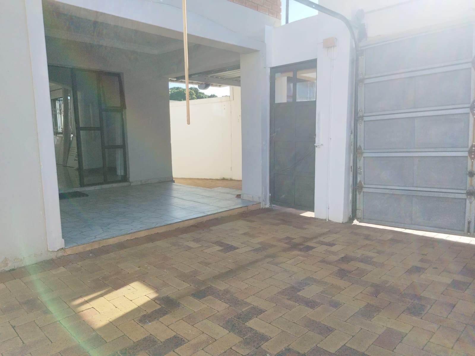 Apartment To Rent in Essenwood, Durban, KwaZulu Natal