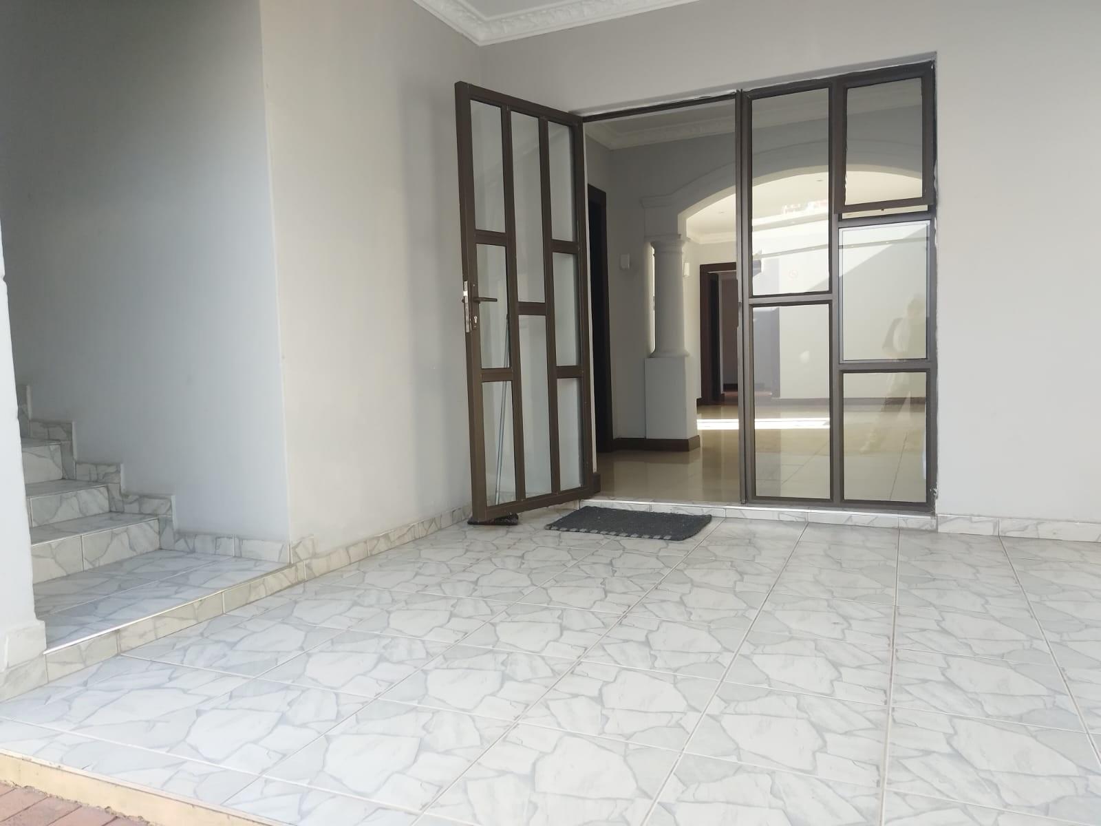 Apartment To Rent in Essenwood, Durban, KwaZulu Natal