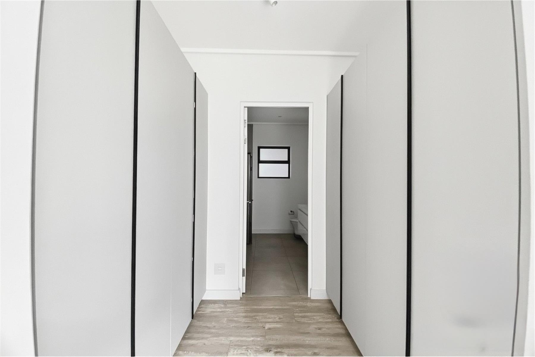 Modern Luxury Living Elegant 2 Bedroom Apartment in Bryanston