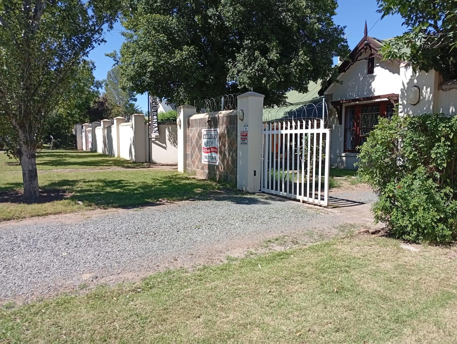 Established 10 Bedroom Bed and Breakfast for Sale in Top Town, Komani