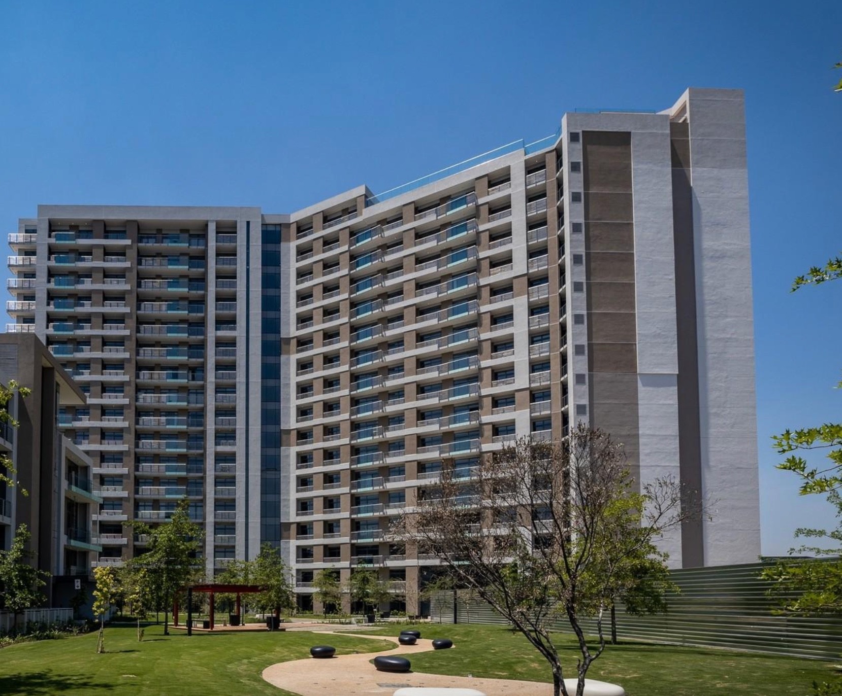 Elegant Large 1-Bedroom Apartment - Well Priced