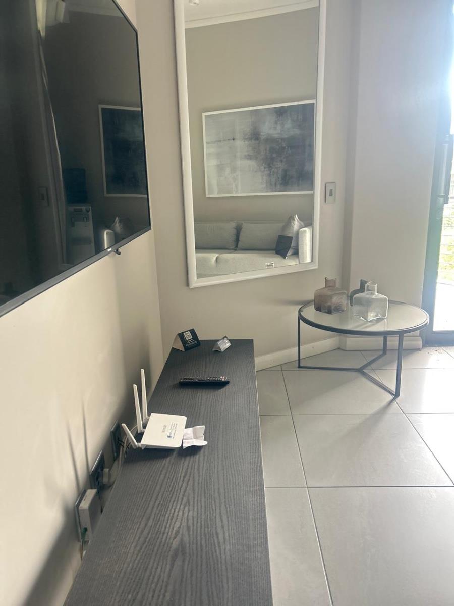 Elegant Large 1-Bedroom Apartment - Well Priced