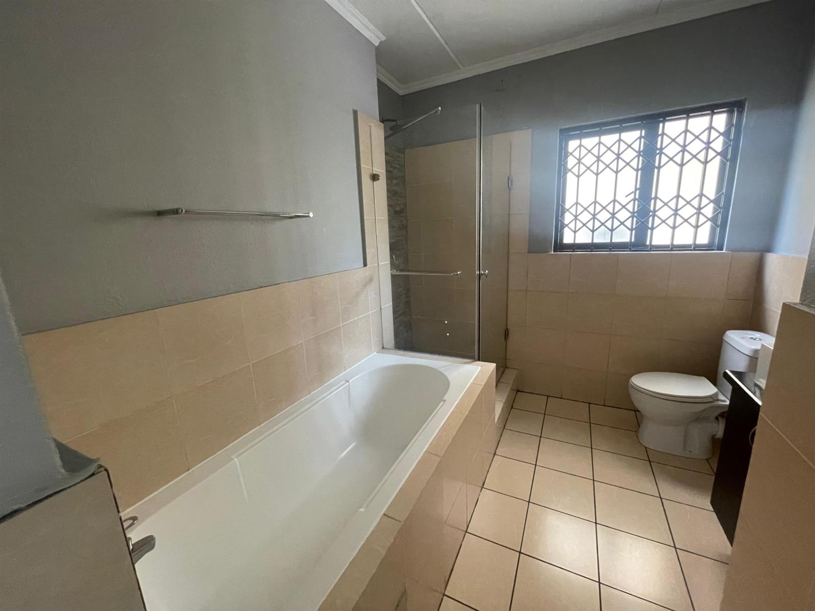 Apartment for sale in Carlswald, Midrand, A B (1st floor), Hill of Good hpe II, 15 springfield road, Carlswald, Midrand, Gauteng, 76 m²