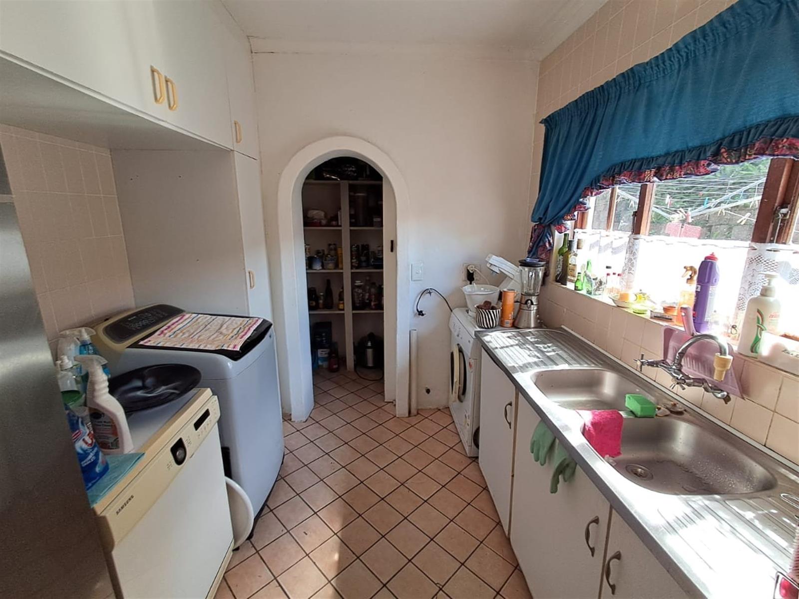 5 Bedroom House, Uvongo, Kwazulu-Natal