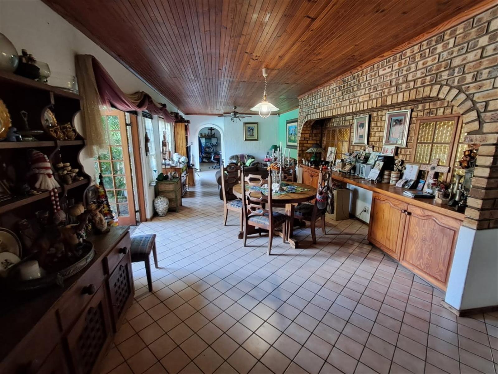 5 Bedroom House, Uvongo, Kwazulu-Natal