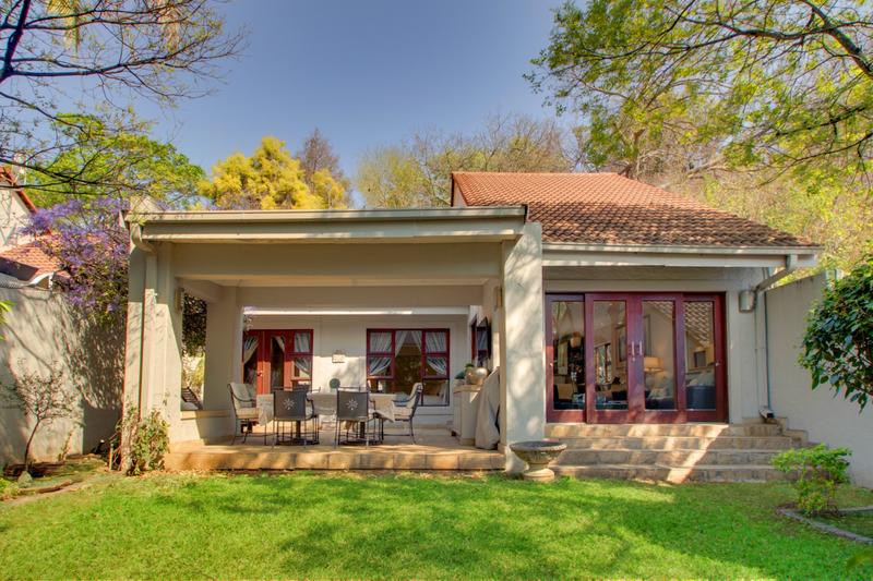 Townhouse For Sale in Sandhurst, Sandton