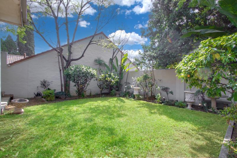 Townhouse For Sale in Sandhurst, Sandton