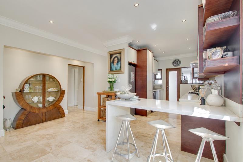 Townhouse For Sale in Sandhurst, Sandton