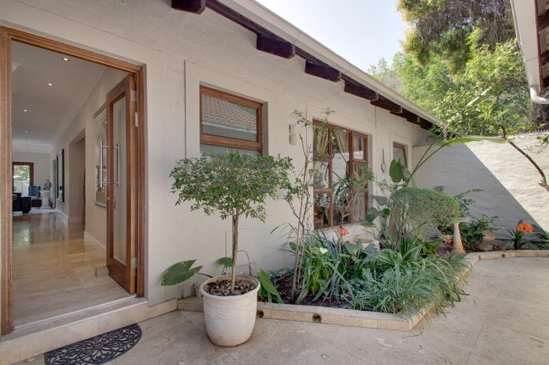 Townhouse For Sale in Sandhurst, Sandton