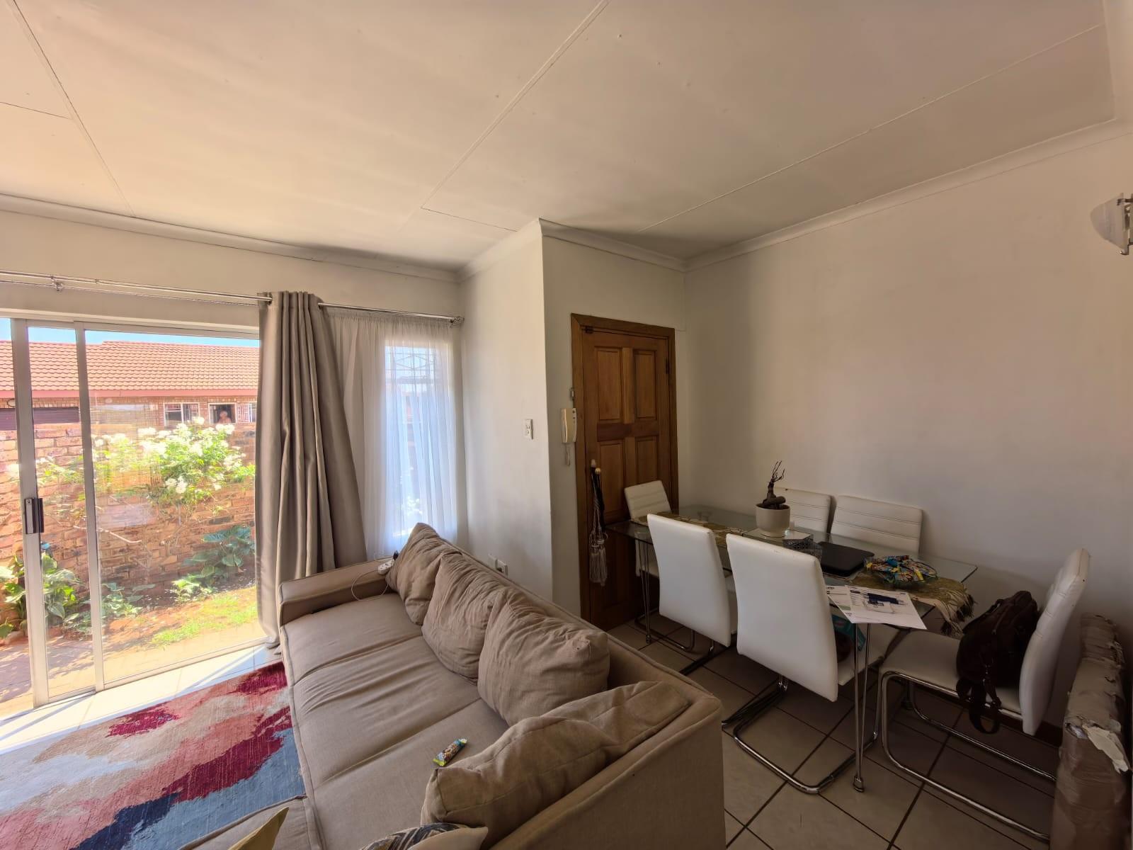 Corner-Stand Comfort: Your Private, Safe, Pet-Friendly Sanctuary in Riviera, Kimberley