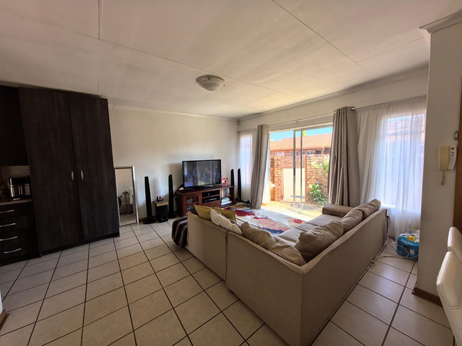 Corner-Stand Comfort: Your Private, Safe, Pet-Friendly Sanctuary in Riviera, Kimberley